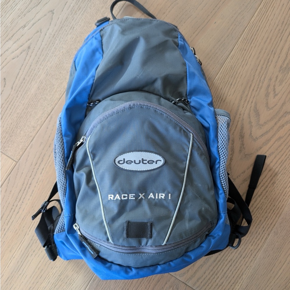 Deuter gray and blue Race X Air I